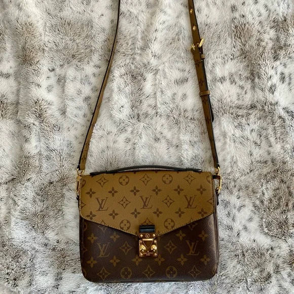 ***SOLD*** Louis Vuitton Pochette Metis Reverse. Not for sale - Picture 11 of 12